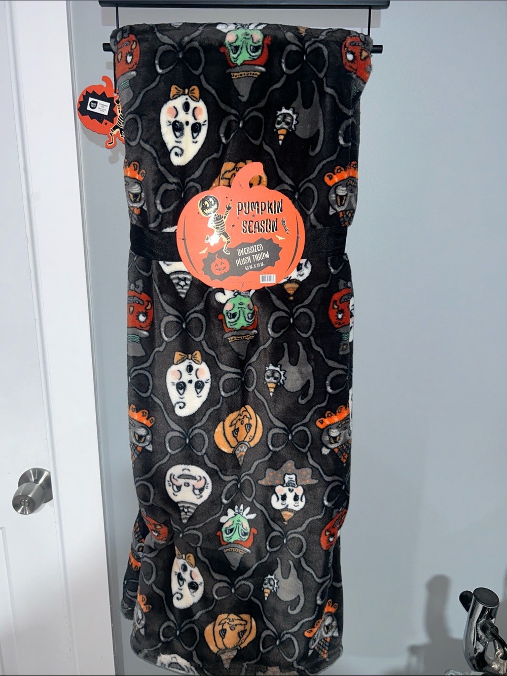 Johanna Parker Inspired Halloween Oversized Plush Throw Blanket - Picture 3 of 3